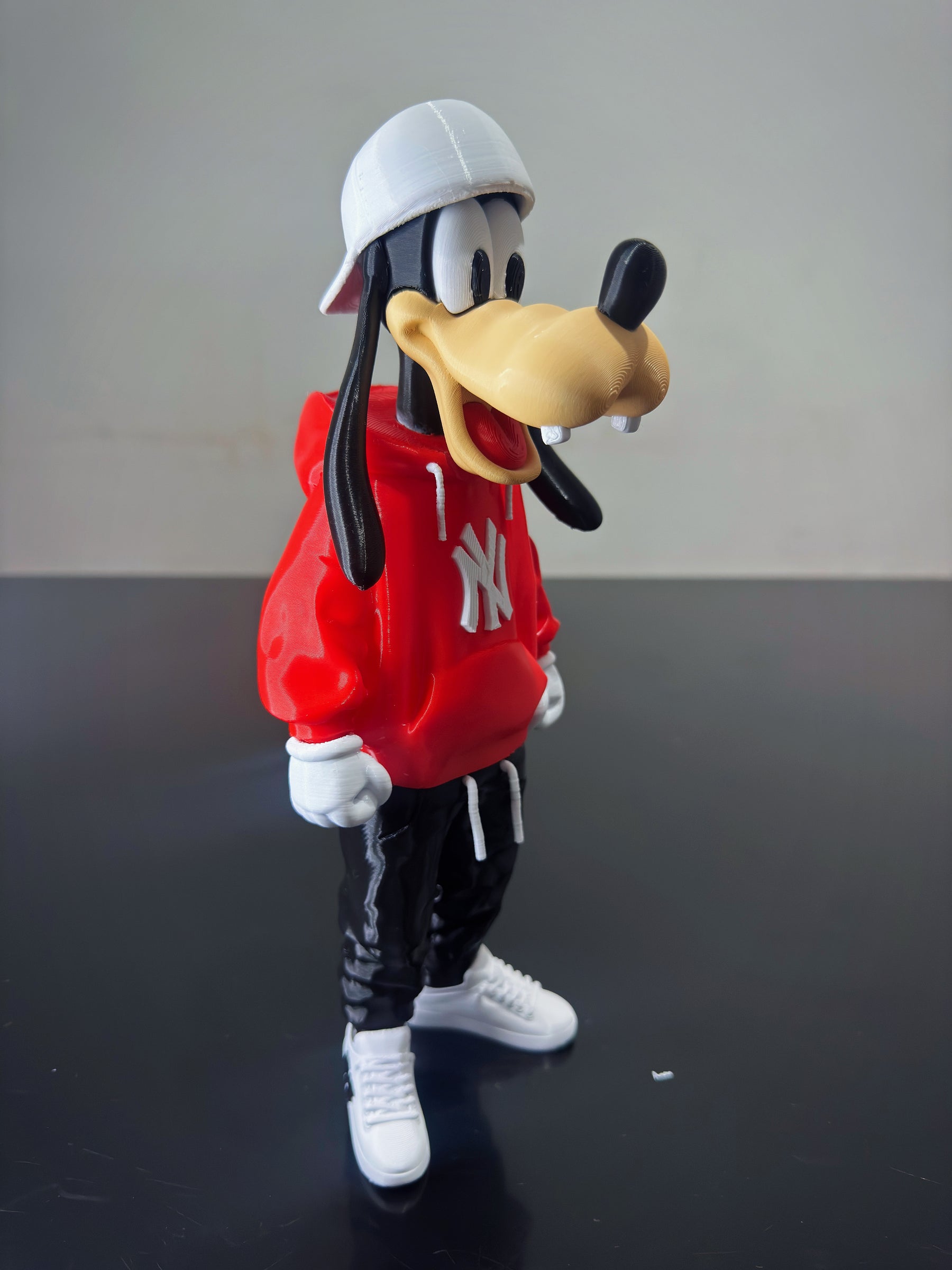 Pateta Urban 3D – Boneco 28cm com Blusa New Era