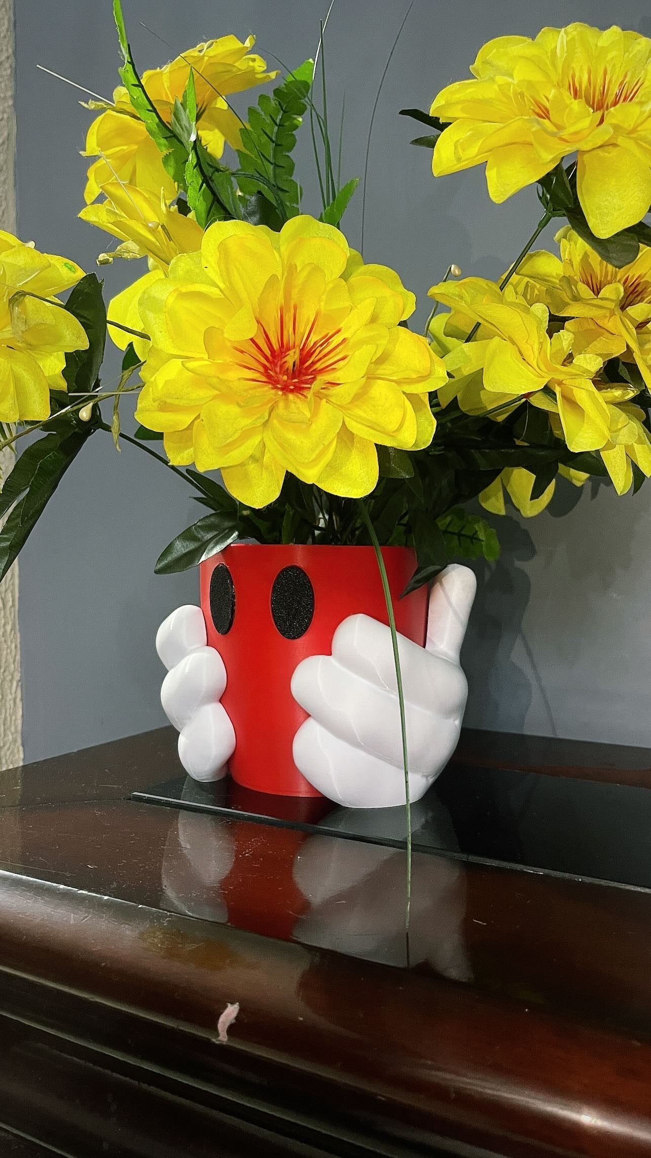 Vaso de Flores Luva do Mickey – A Magia Disney em Sua Decoração!