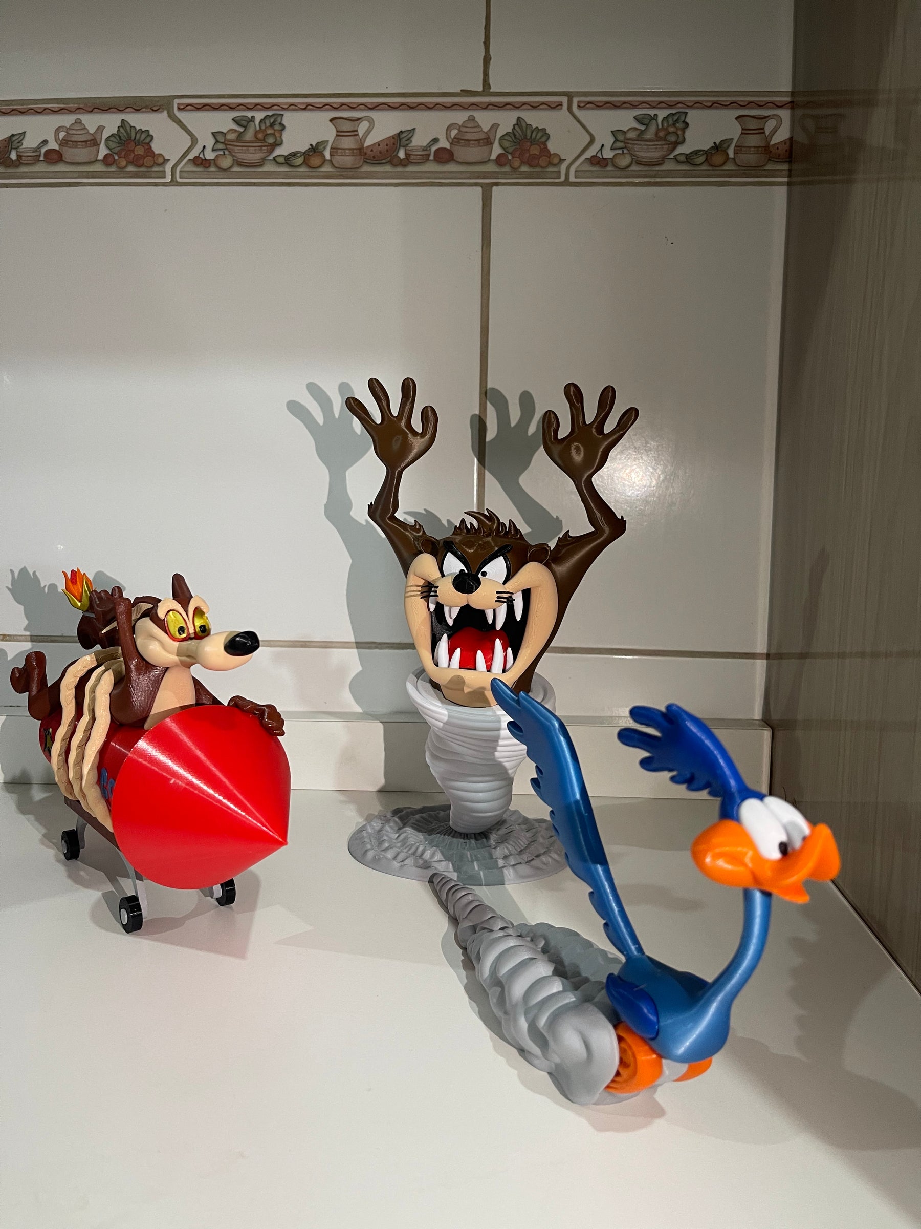 Promoção Imperdível: Leve os 3 Personagens Clássicos – Taz, Coiote e Papa-Léguas por um Preço Especial!