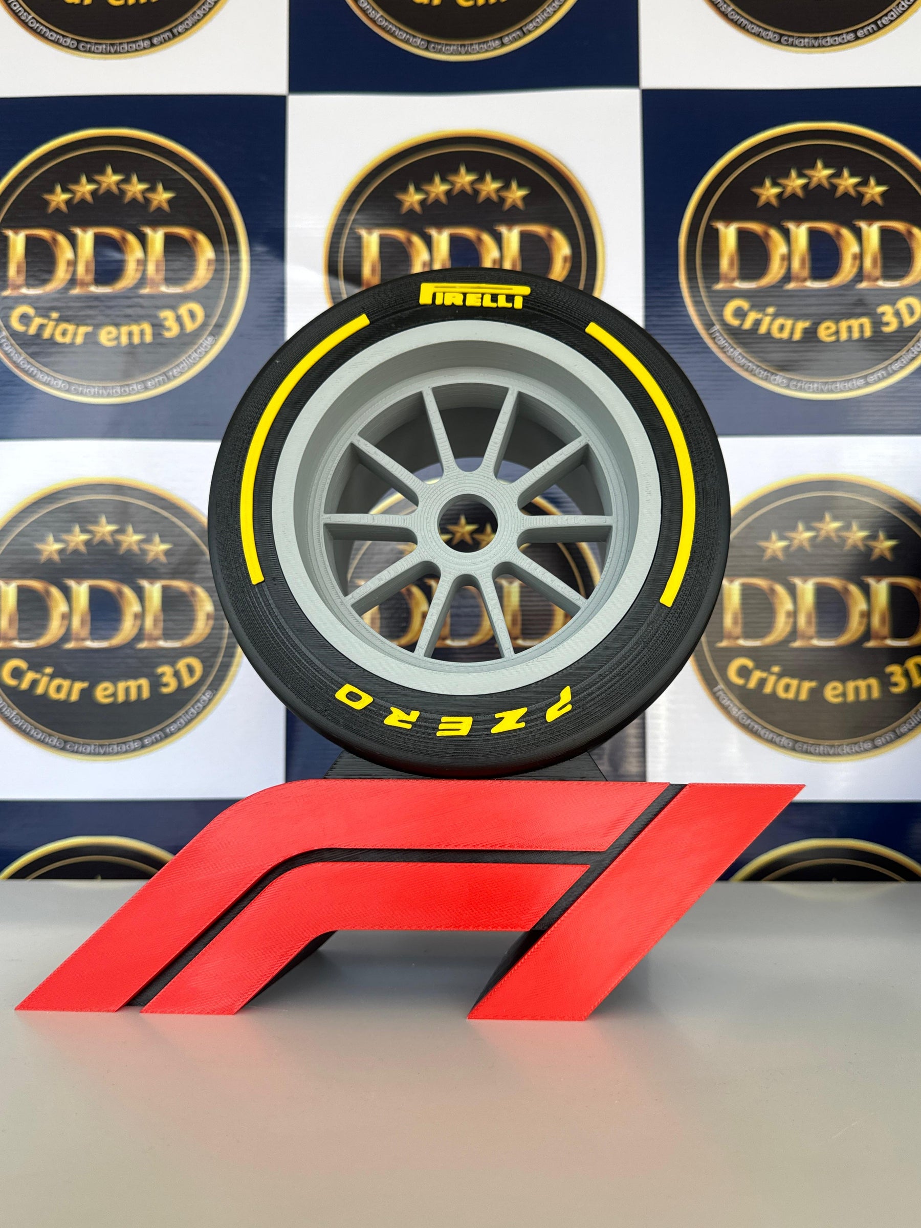 Pneus de F1 com Símbolo Oficial: Acessório Exclusivo para Fãs de Velocidade