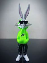 Pernalonga Urban 3D – Boneco 30cm com Blusa Nike