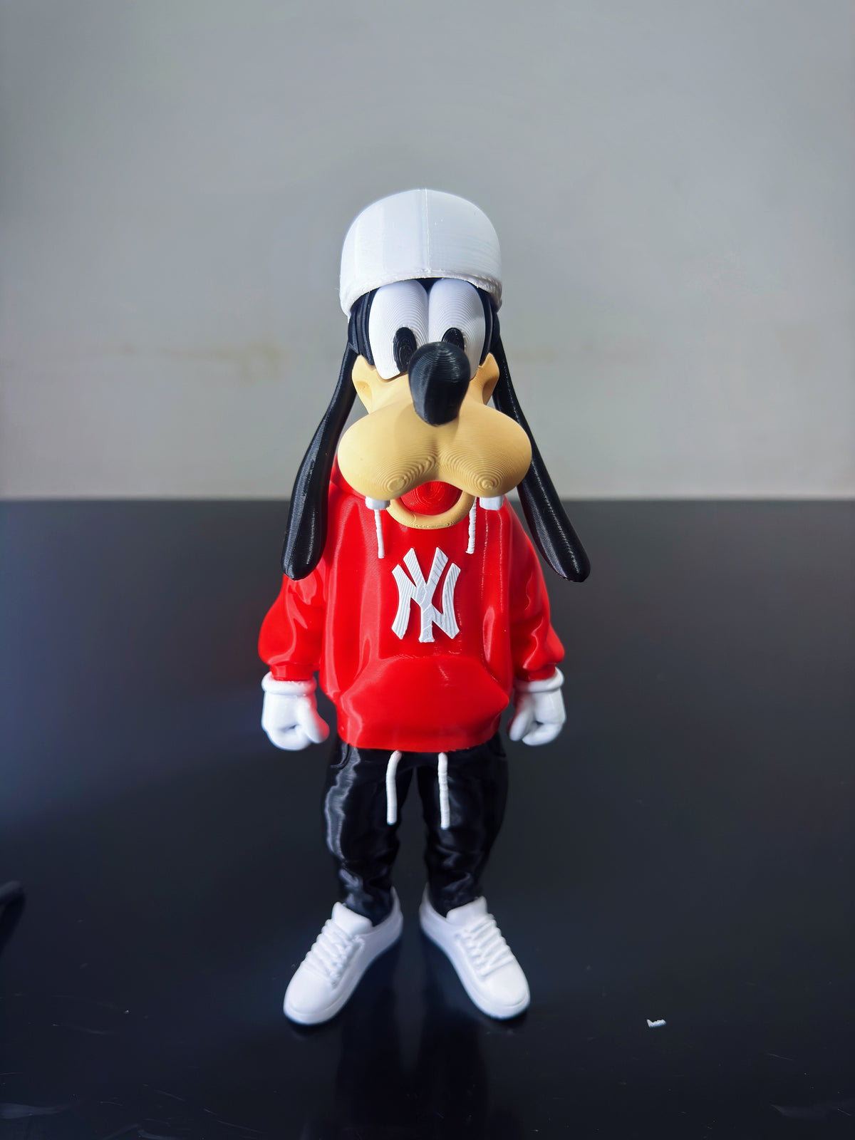 Pateta Urban 3D – Boneco 28cm com Blusa New Era