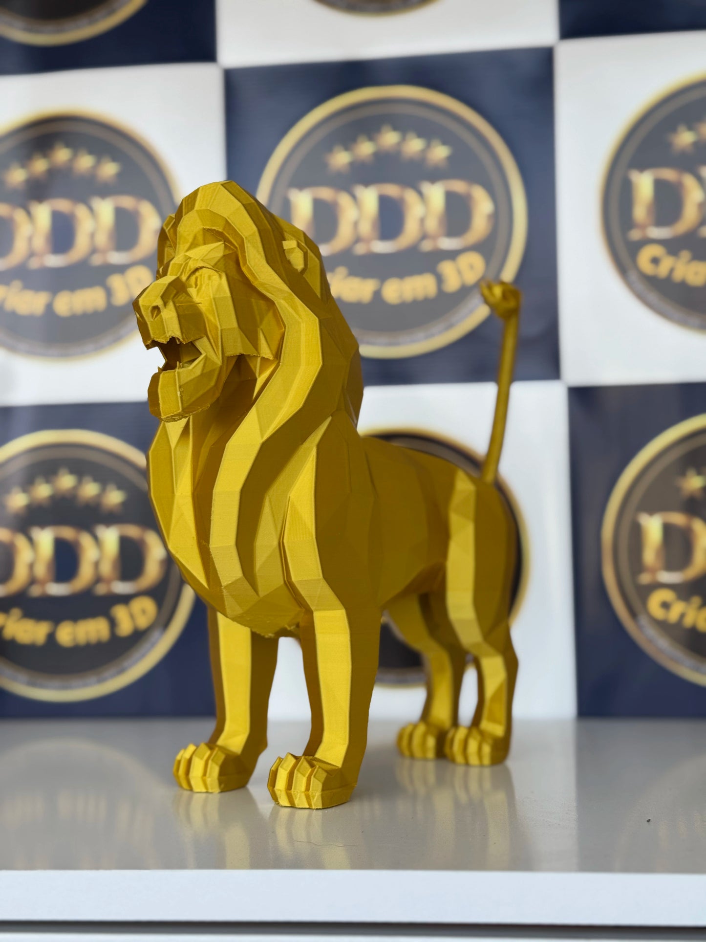 Escultura Leão Geométrico Dourado – Decoração Premium em Estilo Moderno