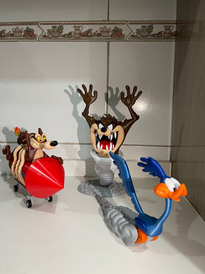 Promoção Imperdível: Leve os 3 Personagens Clássicos – Taz, Coiote e Papa-Léguas por um Preço Especial!