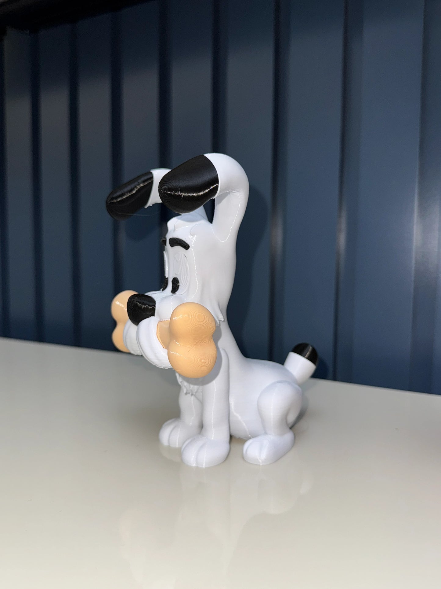 Boneco Idefix com Osso – Colecionável Premium da Turma de Asterix