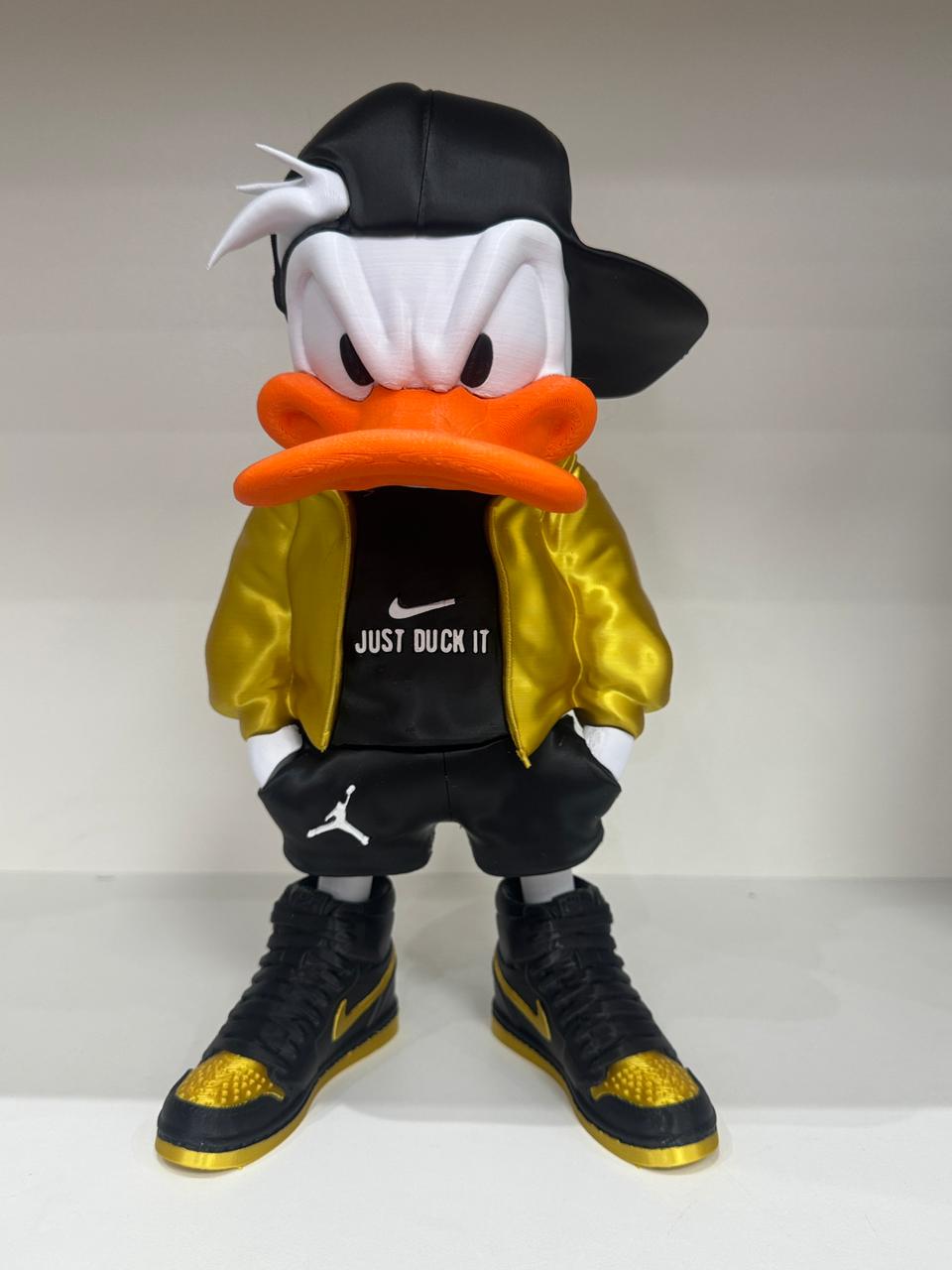 Pato Donald Estilo Street – Roupa e Boné Nike