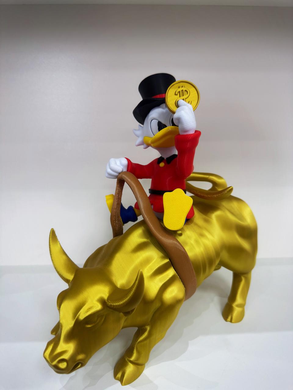 Tio Patinhas o Magnata e o Touro – Escultura Decorativa de Prosperidade