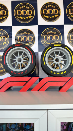 Pneus de F1 com Símbolo Oficial: Acessório Exclusivo para Fãs de Velocidade