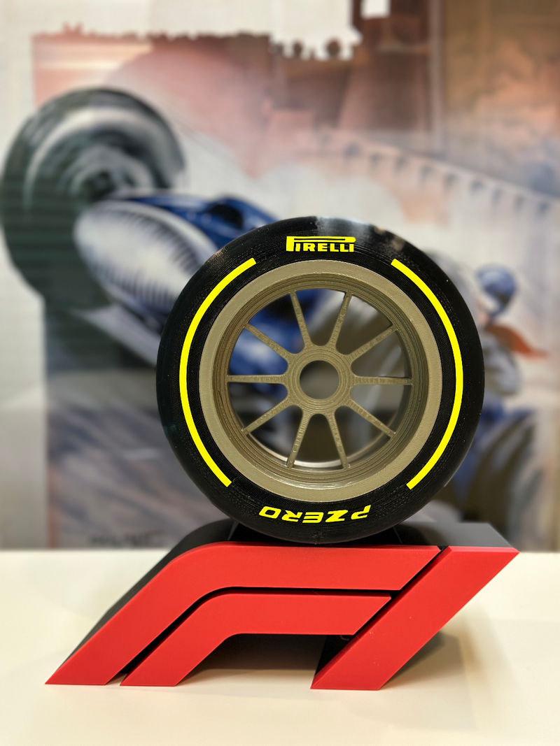 Pneus de F1 com Símbolo Oficial: Acessório Exclusivo para Fãs de Velocidade